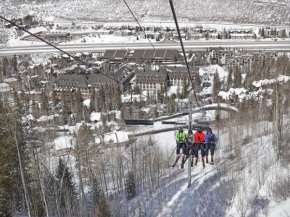 Cascade Village 3 Bedroom Condo With Pool, Hot Tubs, And On-Demand Shuttle To Vail Village